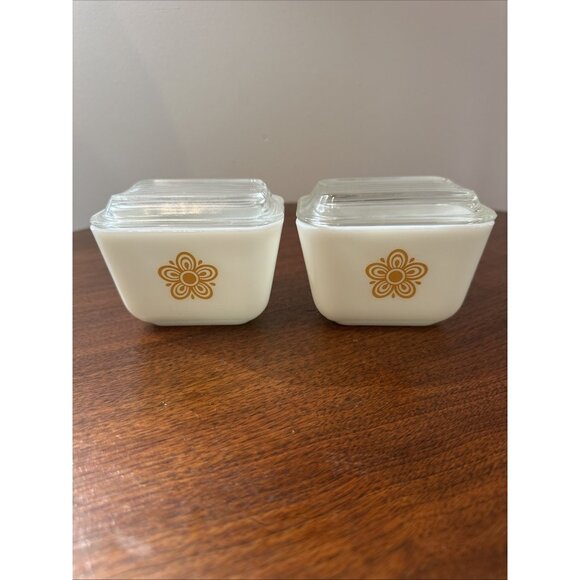 Vintage Pyrex Butterfly Gold 501 B 1 1/2 Cup Refrigerator Dish & Lids  Set Of 2 - Picture 1 of 7